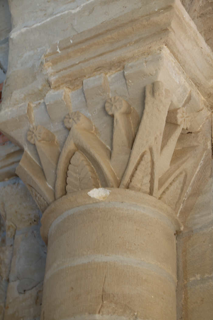 Capitel de la iglesia del monasterio de mOnsalud